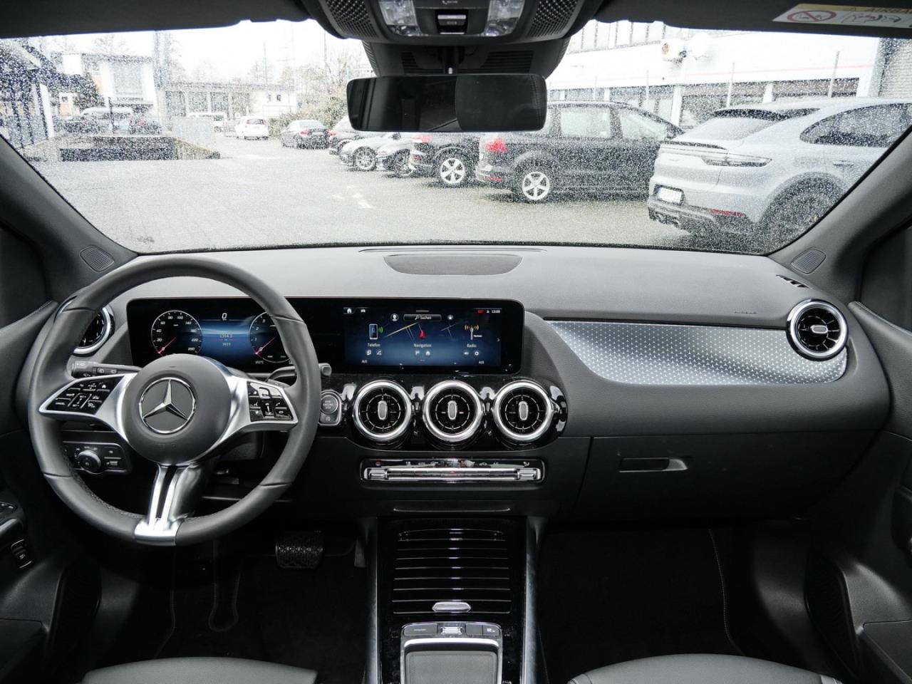 Mercedes-Benz B 250 4M Progressive Night Distronic Panorama