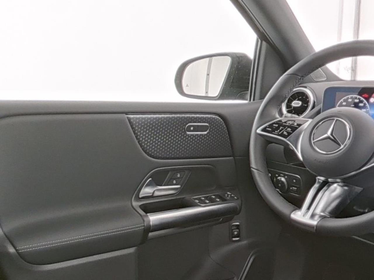 Mercedes-Benz B 250 4M Progressive Night Distronic Panorama