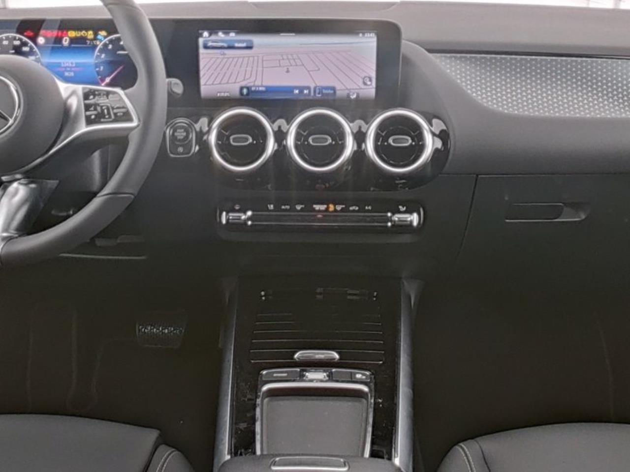 Mercedes-Benz B 250 4M Progressive Night Distronic Panorama