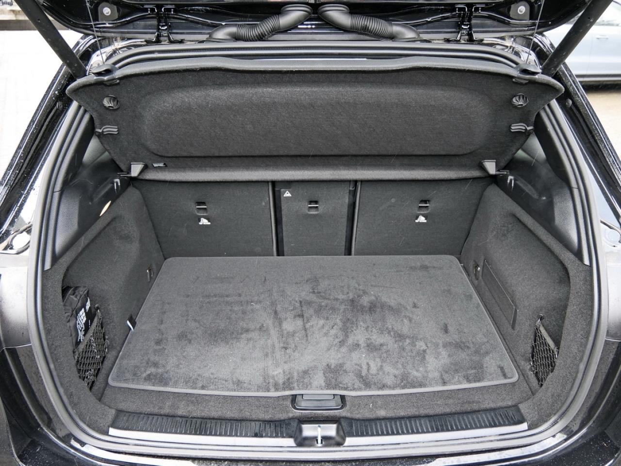 Mercedes-Benz B 250 4M Progressive Night Distronic Panorama