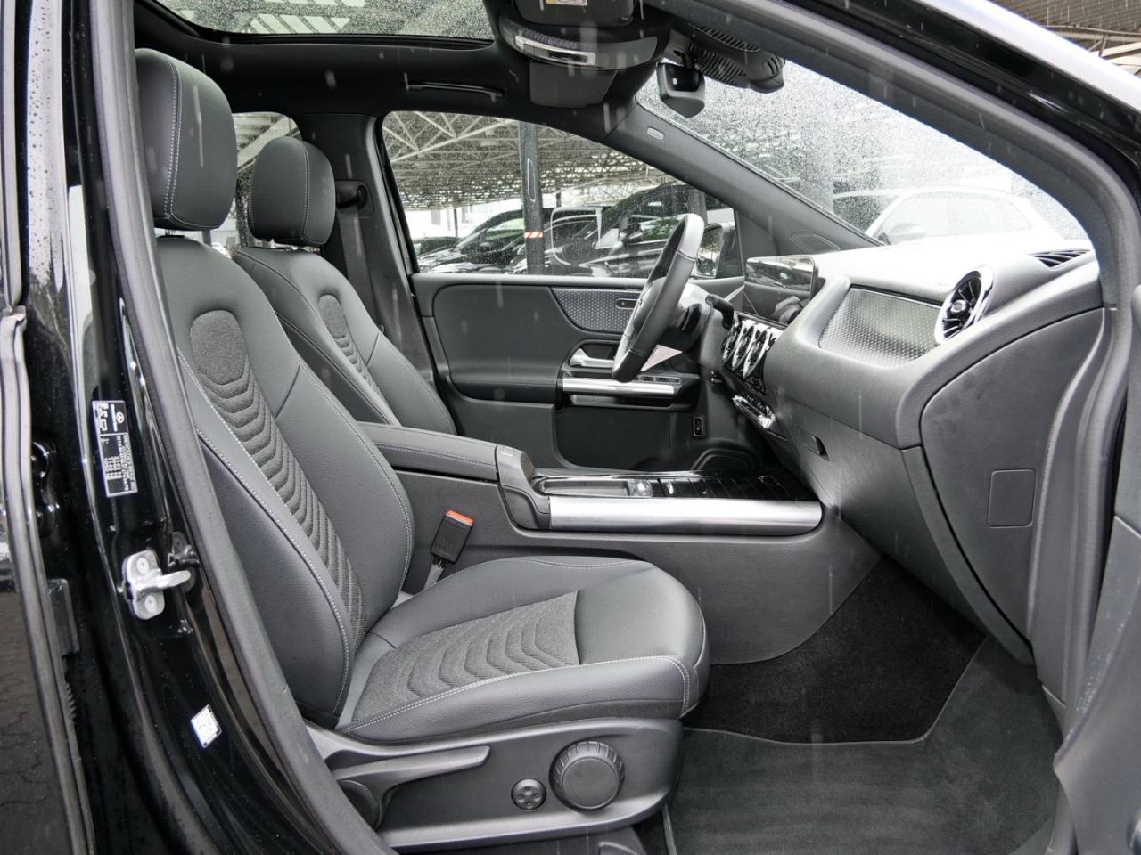 Mercedes-Benz B 250 4M Progressive Night Distronic Panorama