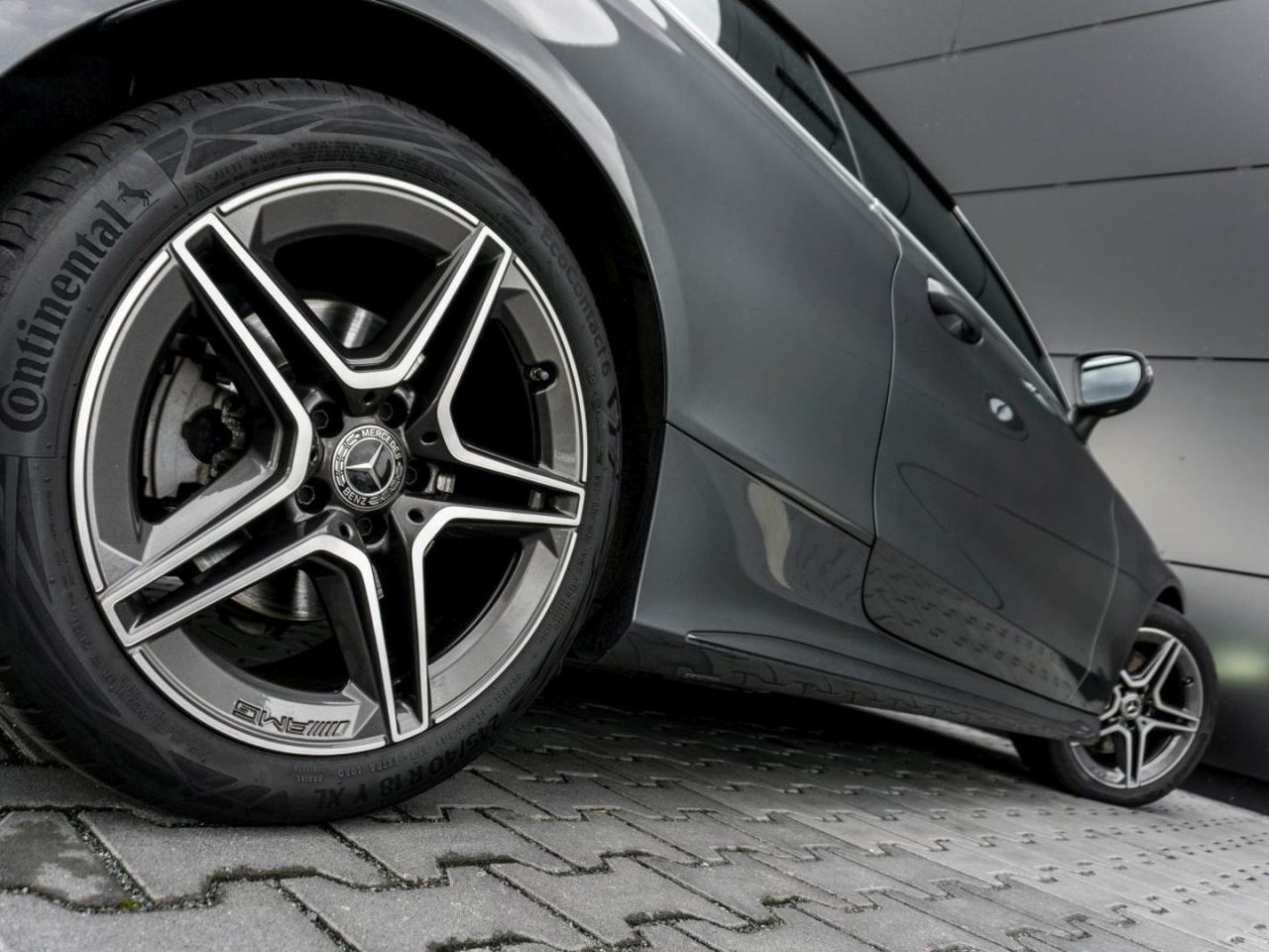 Mercedes-Benz C 300 Cabrio AMG Navi Kamera Spur-Paket Airscarf