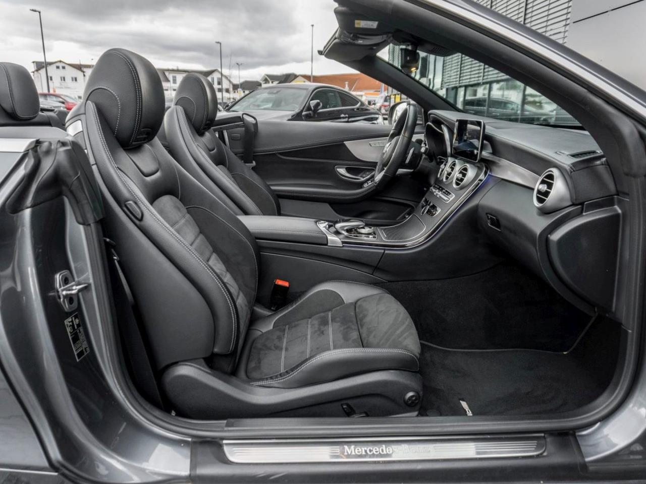 Mercedes-Benz C 300 Cabrio AMG Navi Kamera Spur-Paket Airscarf