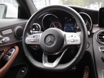 Mercedes-Benz C 200 Coupé AMG Navi LED AHK Kamera Distronic 