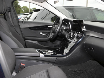 Mercedes-Benz C 220 d 4M T Navi Distronic AHK Kamera Keyless