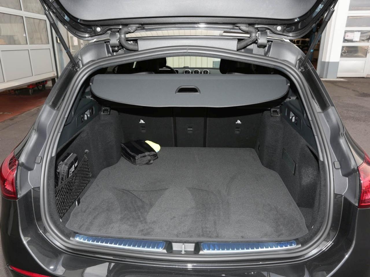 Mercedes-Benz C 200 T-Modell AMG MBUX NaviPrem AHK Memory 360° Mercedes-Benz C 200 T-Modell AMG MBUX NaviPrem AHK Memory 360°