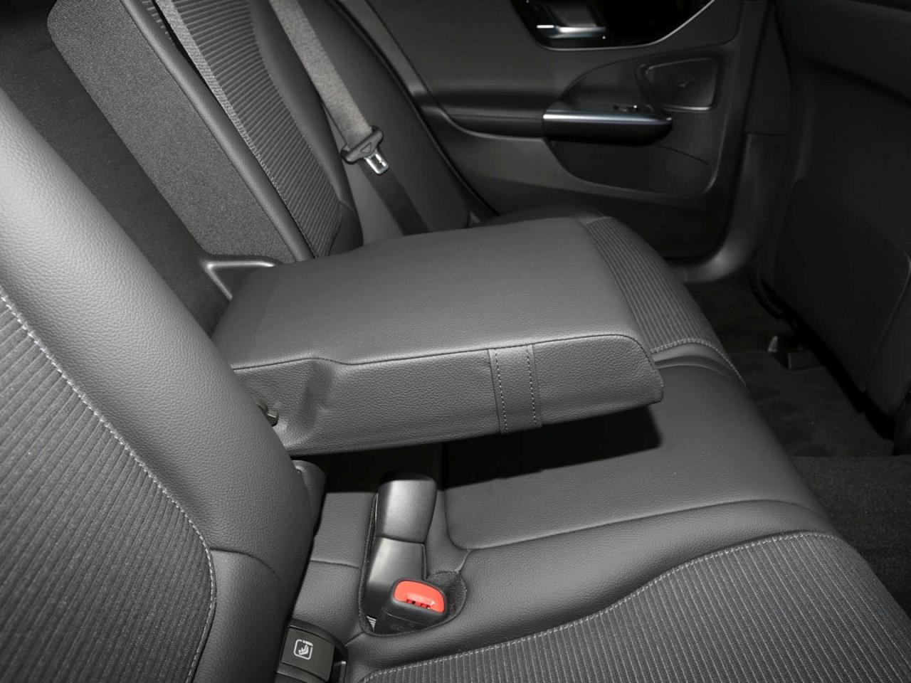 Mercedes-Benz C 200 T-Modell Avantgarde Panorama AHK Memory