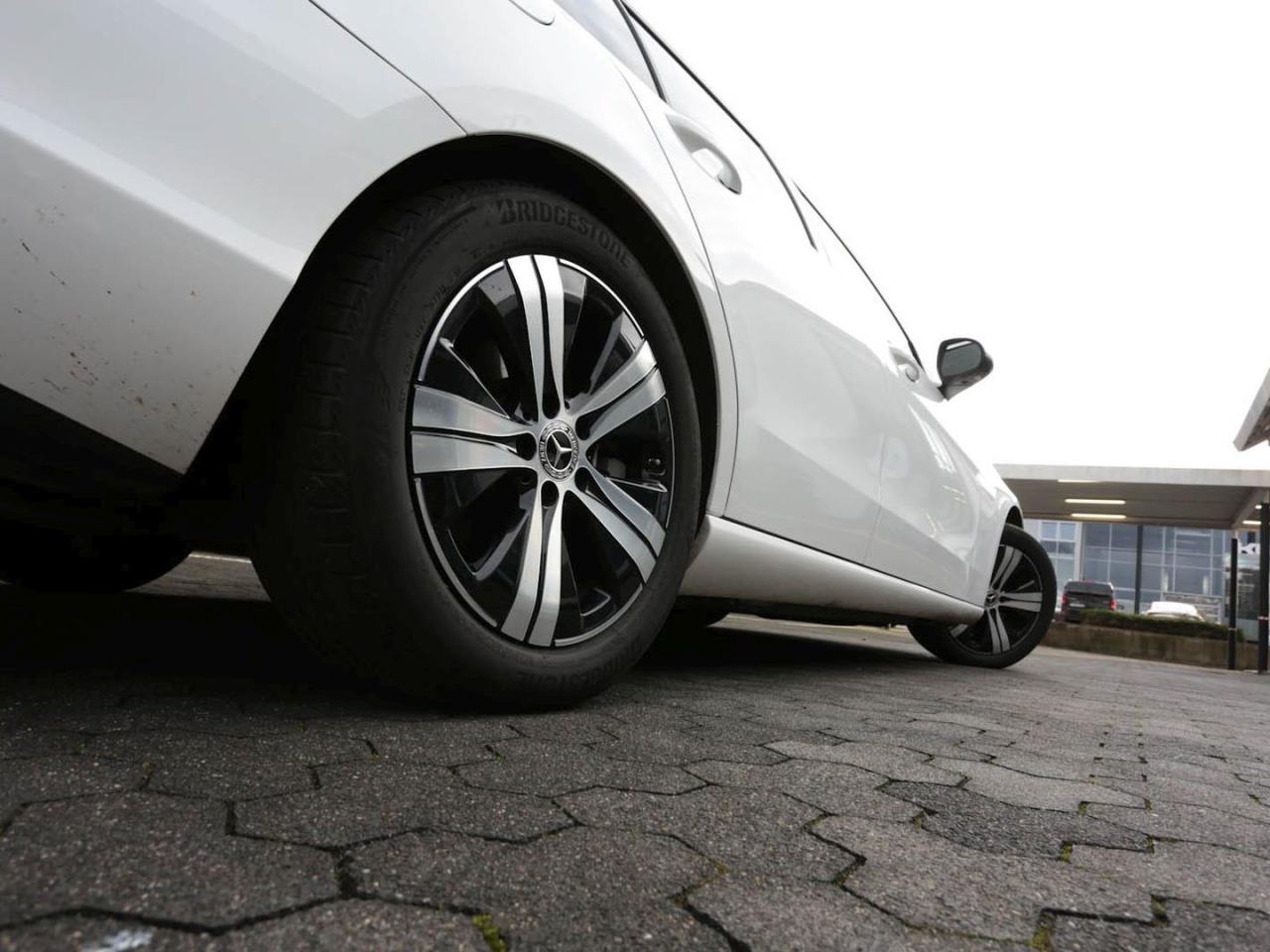 Mercedes-Benz C 220 d T Avantgarde Distronic Standheizung AHK