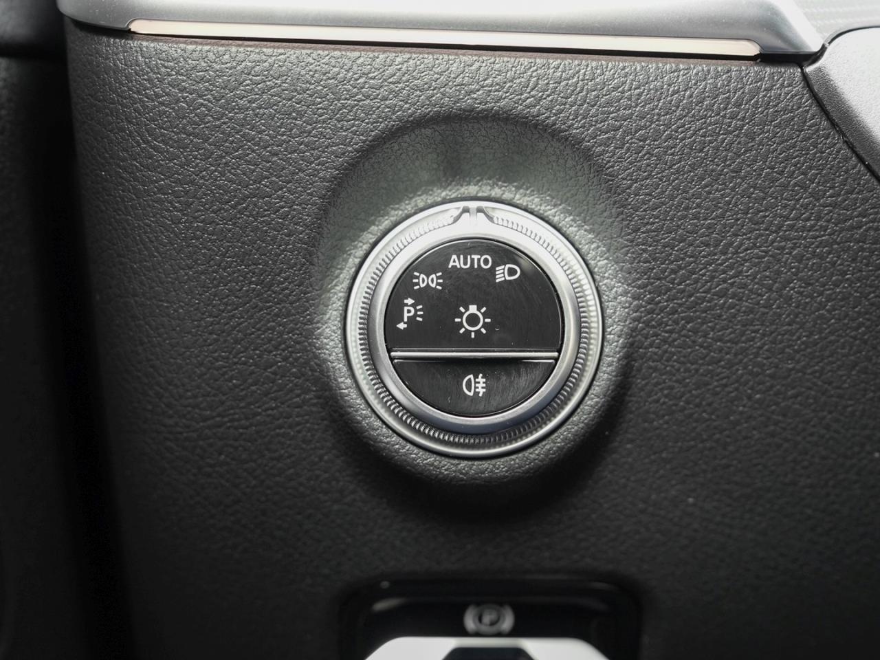 Mercedes-Benz C 300 de 4M T Avantgarde Panorama Memory 360°