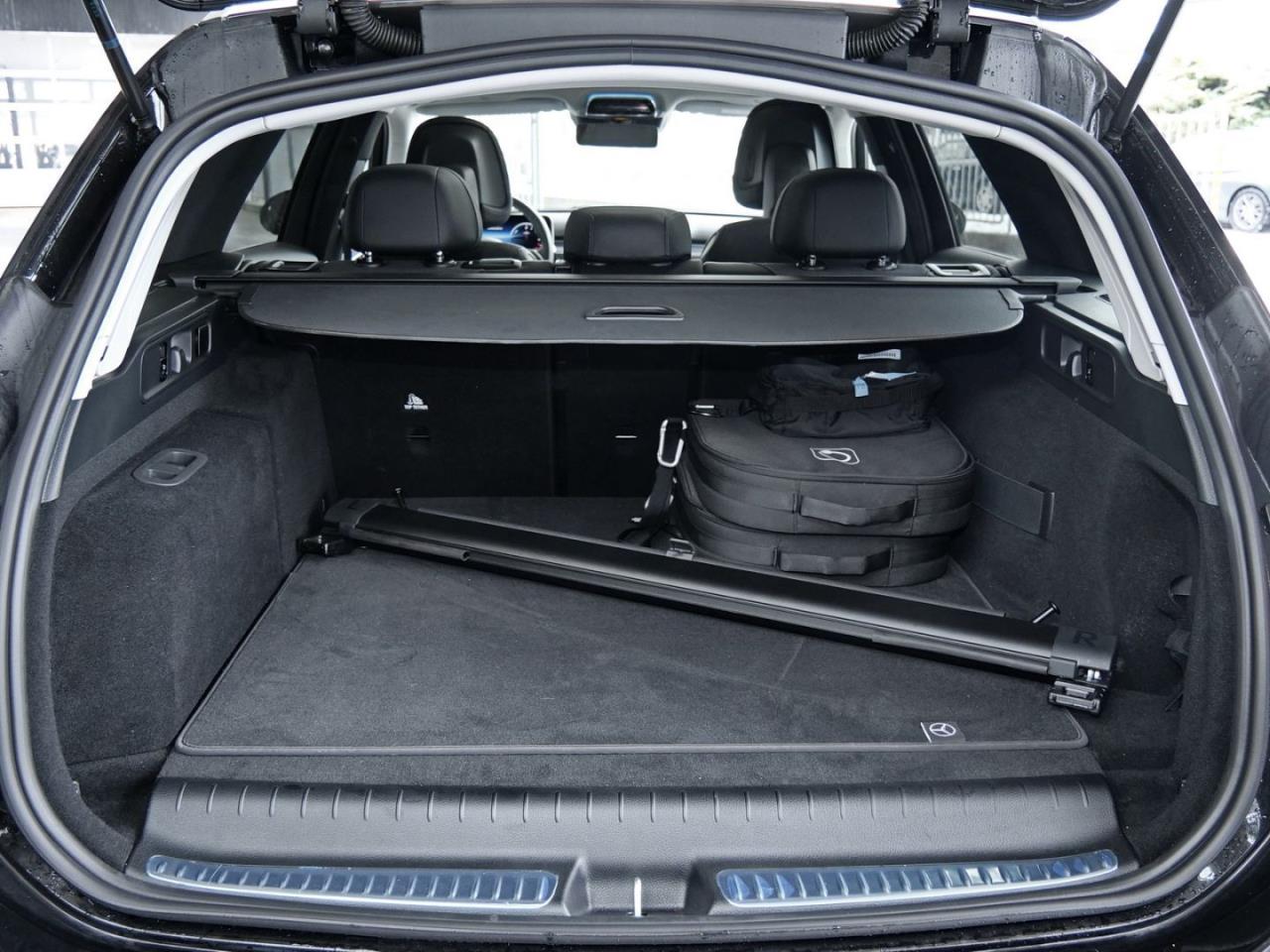 Mercedes-Benz C 300 de T Avantgarde Panorama Distronic AHK 360°