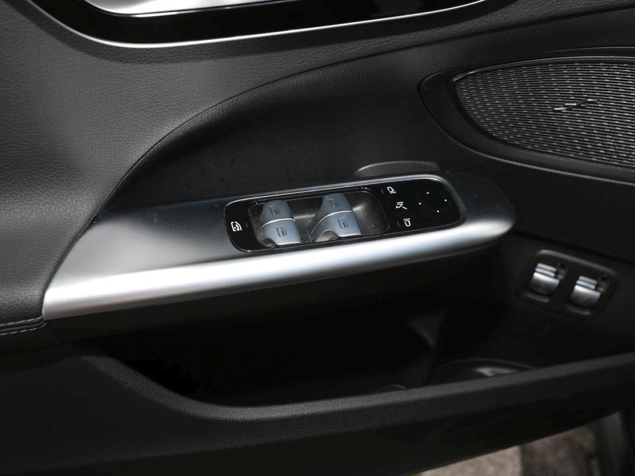 Mercedes-Benz C 300 e T  AMG Night MBUX Navi Panorama ParkPaket