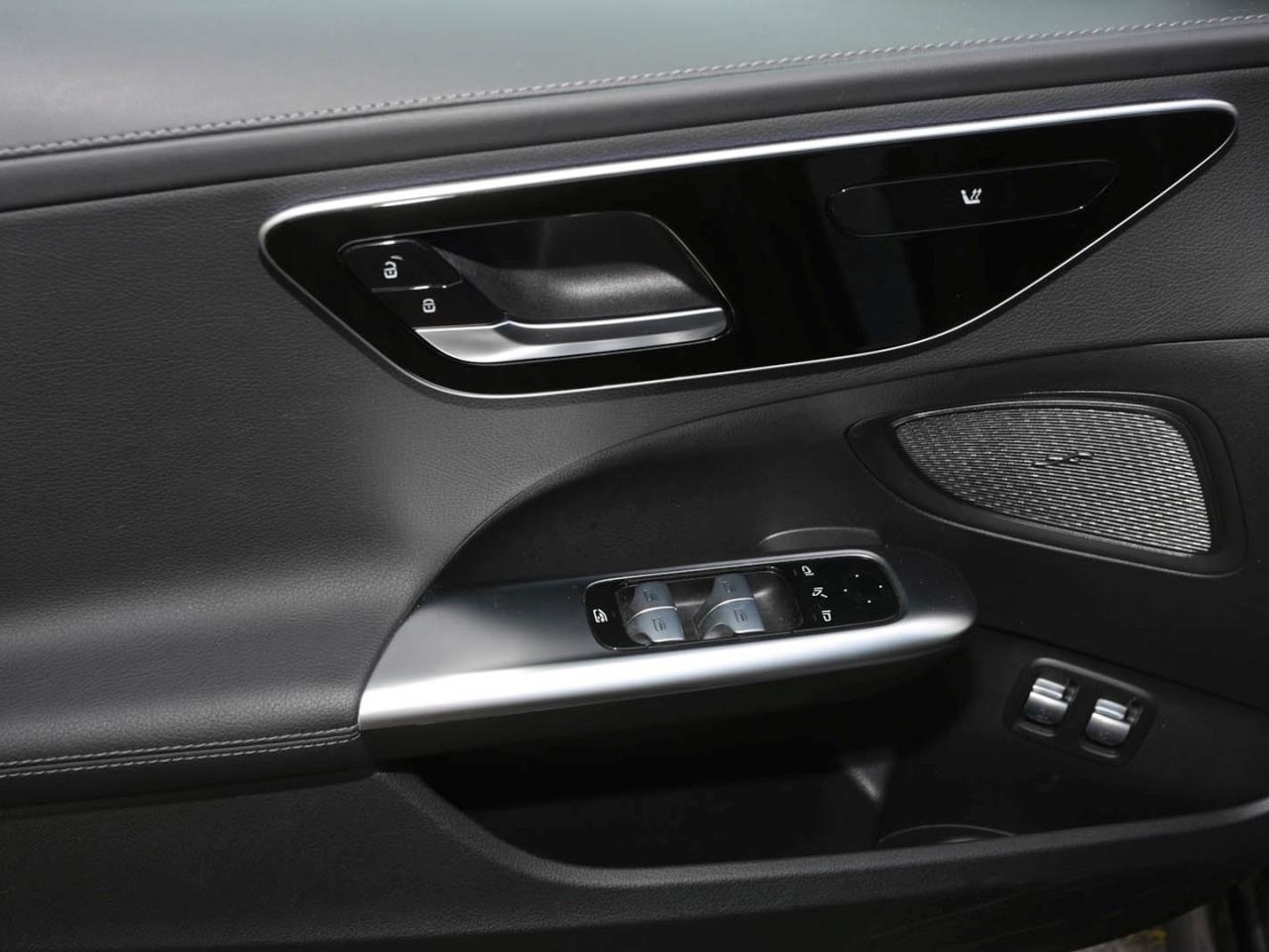 Mercedes-Benz C 300 e T  AMG Night MBUX Navi Panorama ParkPaket