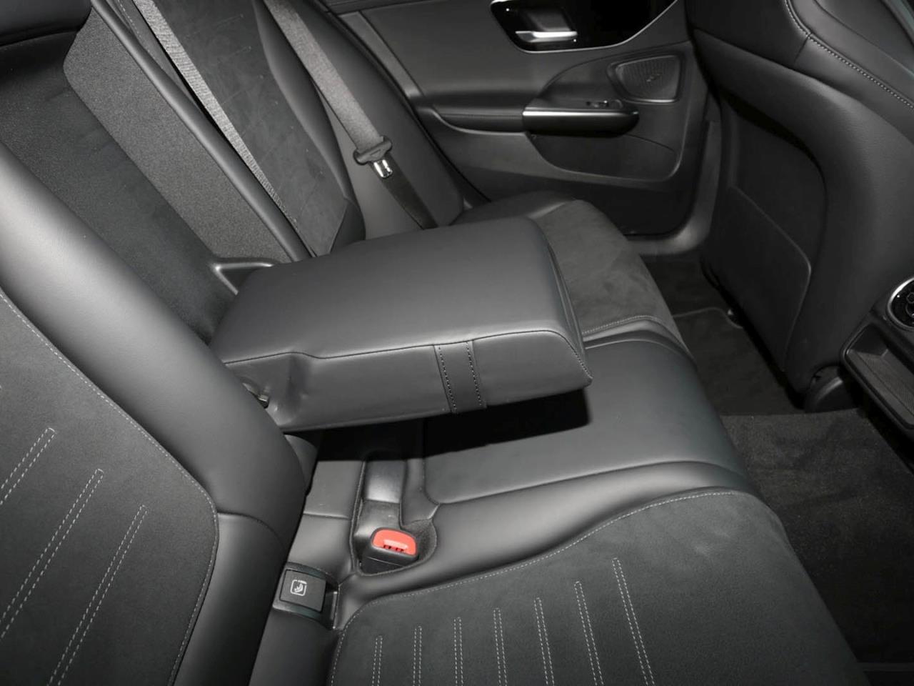 Mercedes-Benz C 300 e T  AMG Night MBUX Navi Panorama ParkPaket