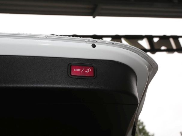 Mercedes-Benz C 300 e T AMG MBUX Navi-Prem. AHK Kamera Park-P Mercedes-Benz C 300 e T AMG MBUX Navi-Prem. AHK Kamera Park-P