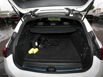 Mercedes-Benz C 300 e T AMG MBUX Navi-Prem. AHK Kamera Park-P
