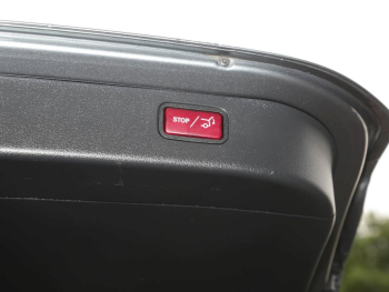 Mercedes-Benz C 300 e T AMG Night Panorama Head-Up AHK 360°