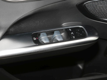 Mercedes-Benz C 300 e T AMG Night Panorama Head-Up AHK 360°