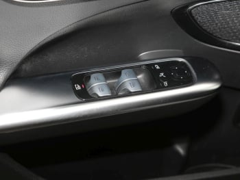Mercedes-Benz C 300 e T AMG Night Panorama Head-Up AHK 360°