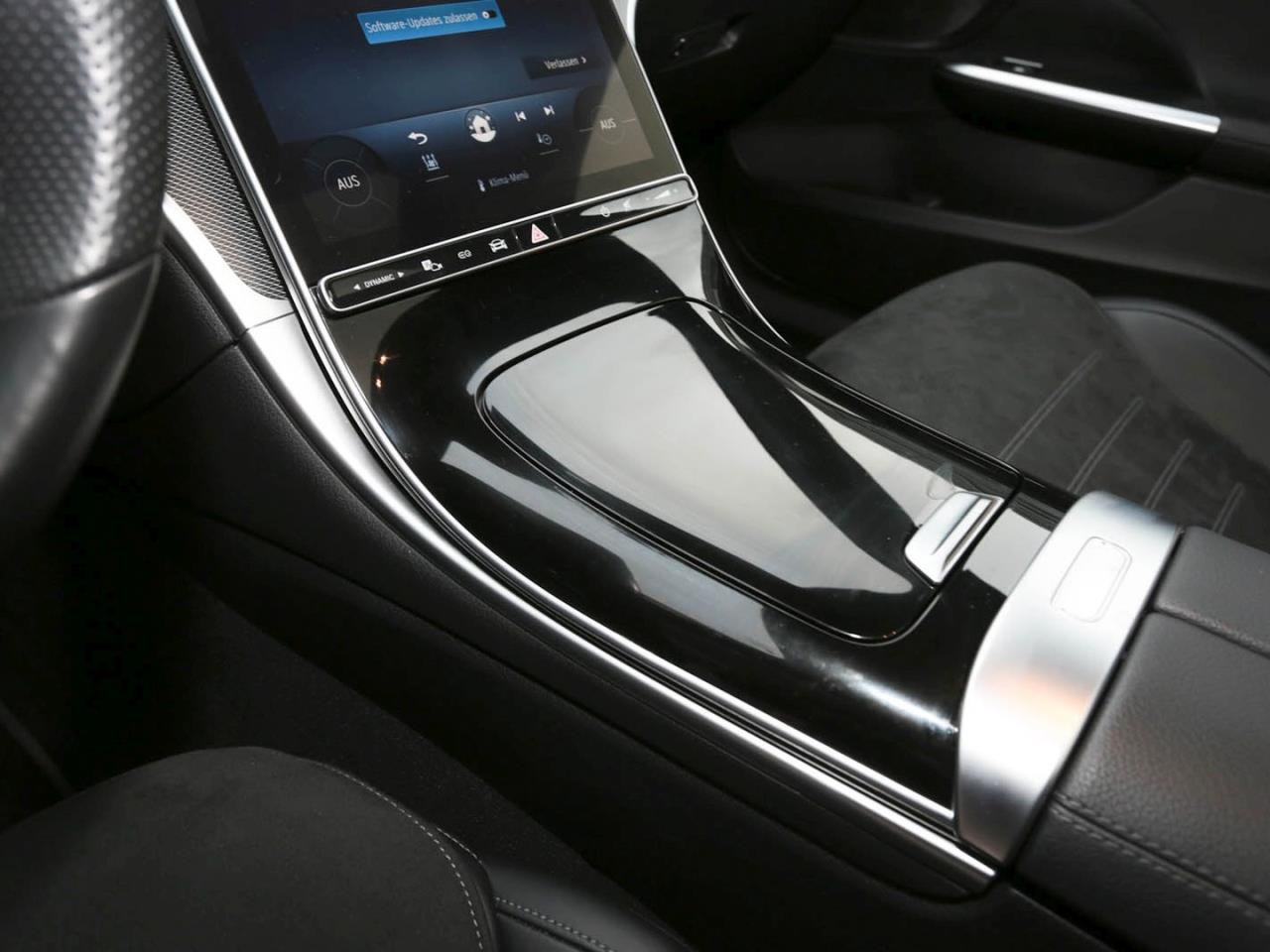 Mercedes-Benz C 300 e T AMG Night Distronic Panorama Head-Up