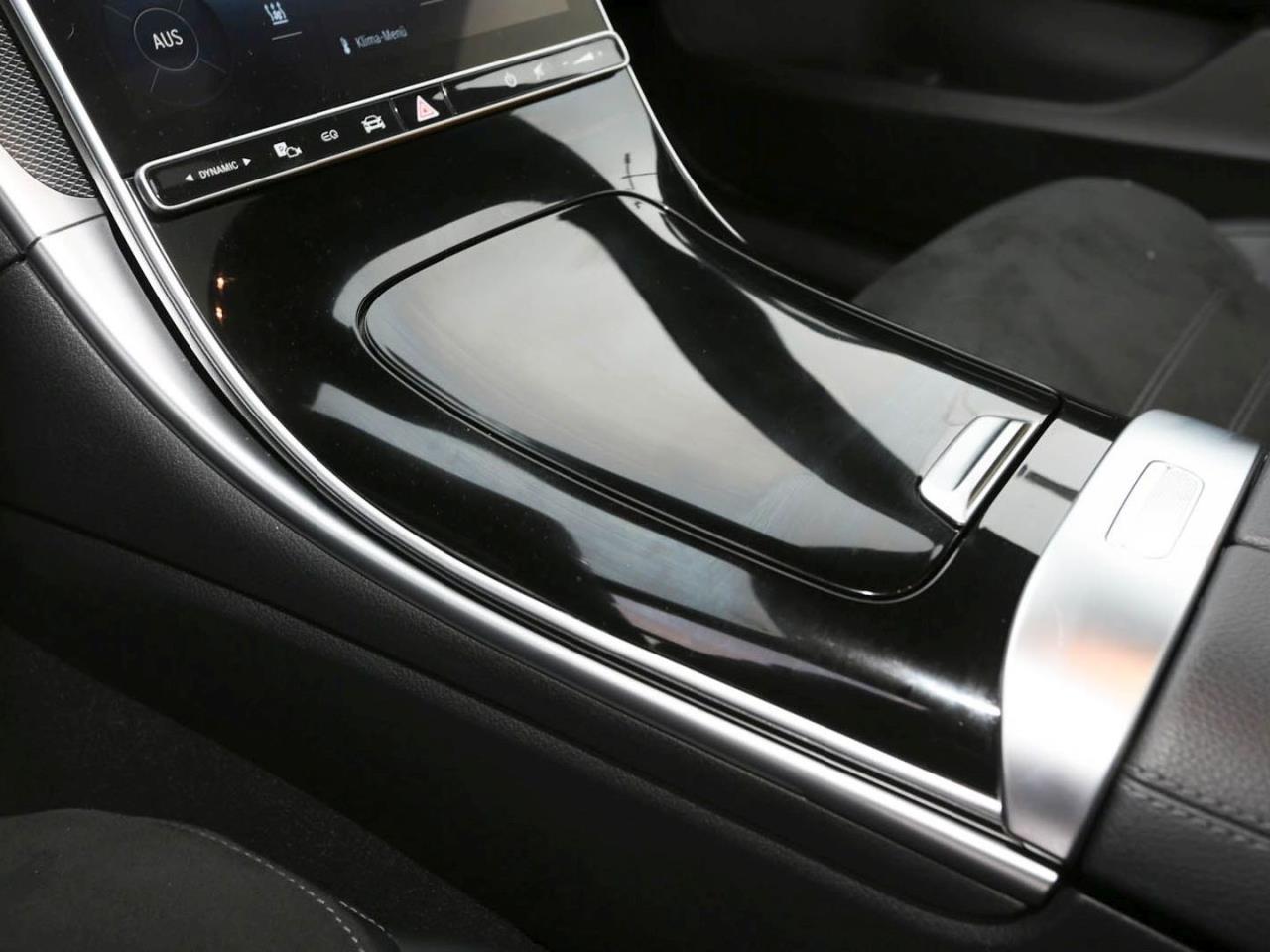 Mercedes-Benz C 300 e T AMG Night Distronic Panorama Head-Up