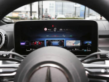 Mercedes-Benz C 300 e T AMG Night Distronic Panorama Head-Up