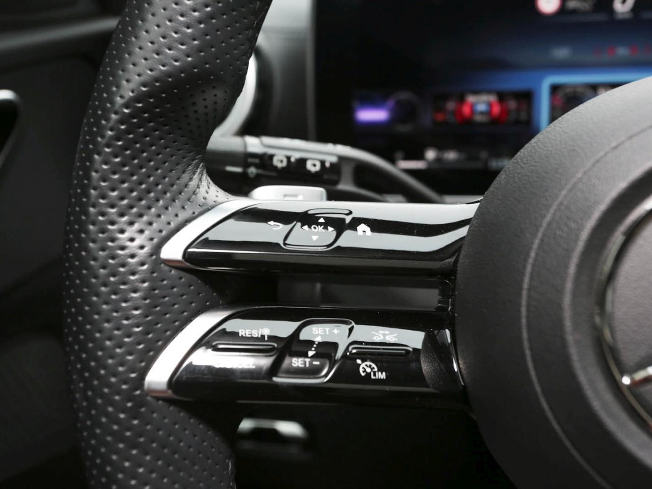 Mercedes-Benz C 300 e T AMG Night Distronic Panorama Head-Up