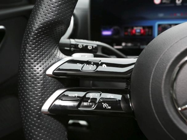 Mercedes-Benz C 300 e T AMG Night Distronic Panorama Head-Up