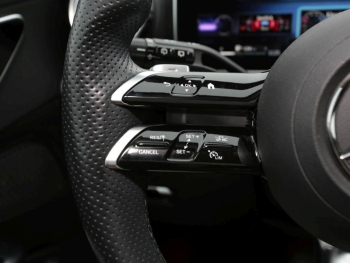 Mercedes-Benz C 300 e T AMG Night Distronic Panorama Head-Up