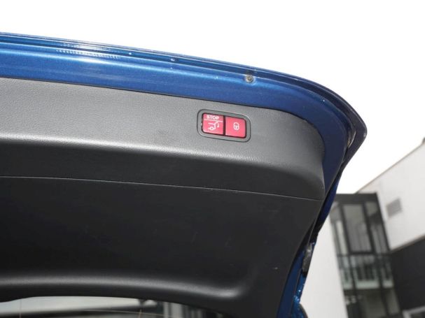 Mercedes-Benz C 300 e T AMG Night Distronic Panorama Head-Up