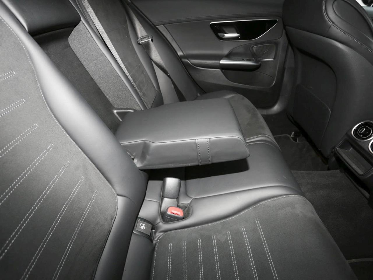 Mercedes-Benz C 300 e T AMG Night Distronic Panorama Head-Up