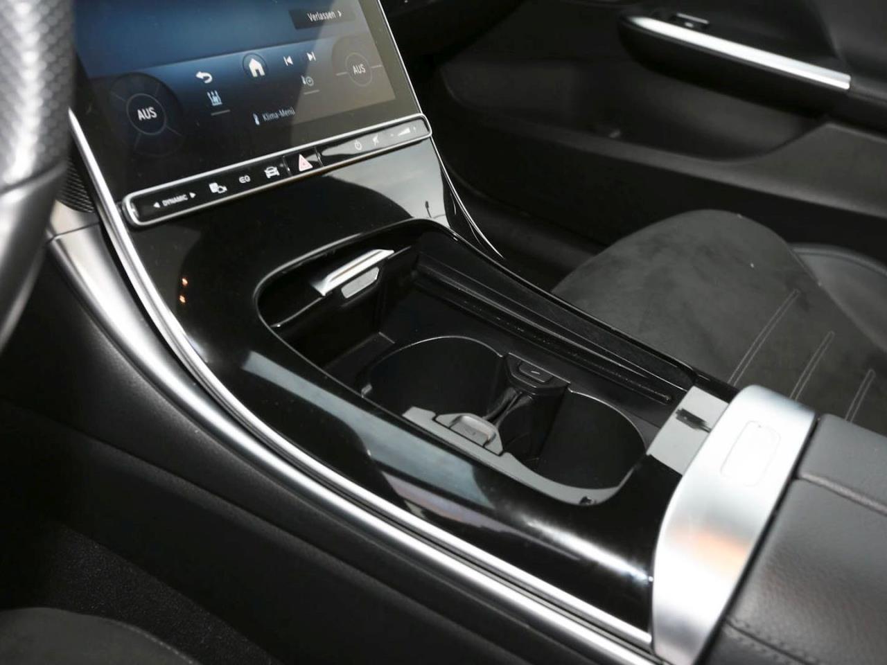 Mercedes-Benz C 300 e T AMG Night Distronic Panorama Head-Up