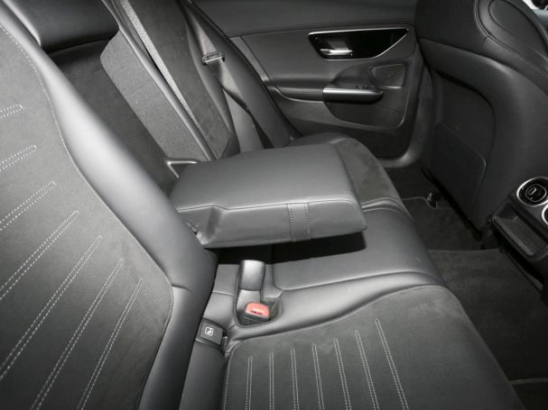 Mercedes-Benz C 300 e T AMG Night Distronic Panorama Head-Up