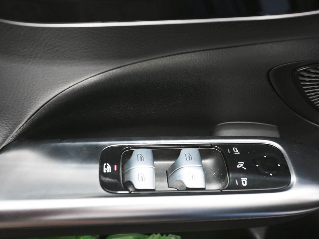 Mercedes-Benz C 300 e T AMG Night Distronic Panorama Head-Up