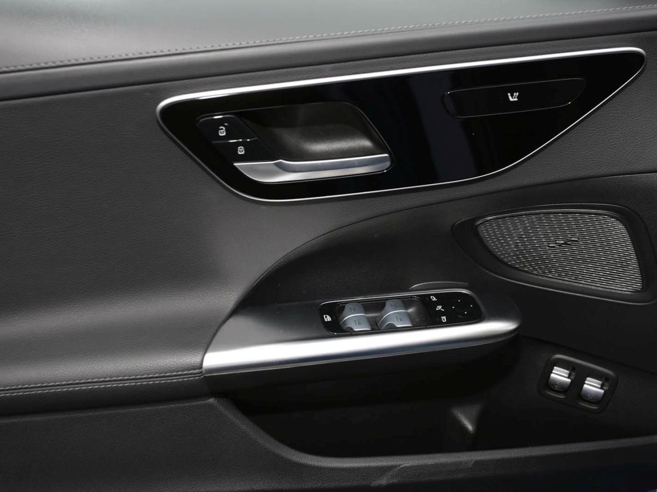 Mercedes-Benz C 300 e T AMG Night Distronic Panorama Head-Up