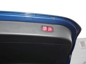 Mercedes-Benz C 300 e T AMG Night Distronic Panorama Head-Up