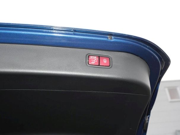 Mercedes-Benz C 300 e T AMG Night Distronic Panorama Head-Up