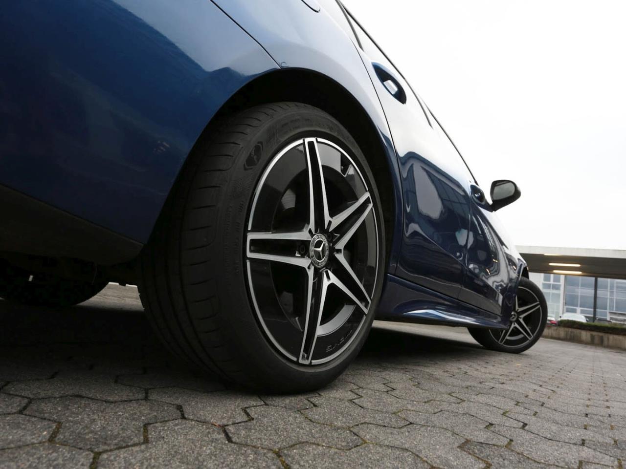 Mercedes-Benz C 300 e T AMG Night Distronic Panorama Head-Up