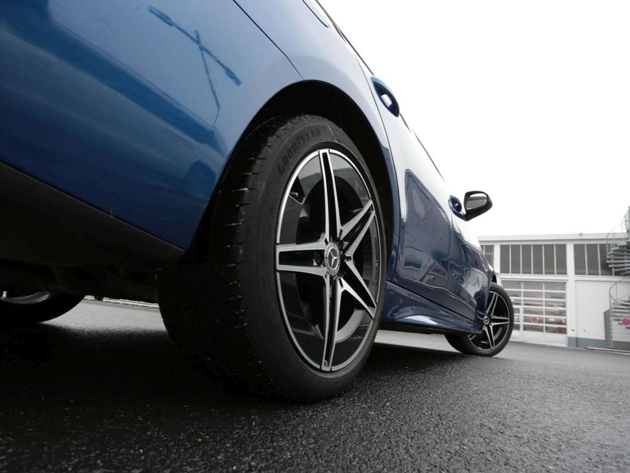 Mercedes-Benz C 300 e T AMG Night Distronic Panorama Head-Up