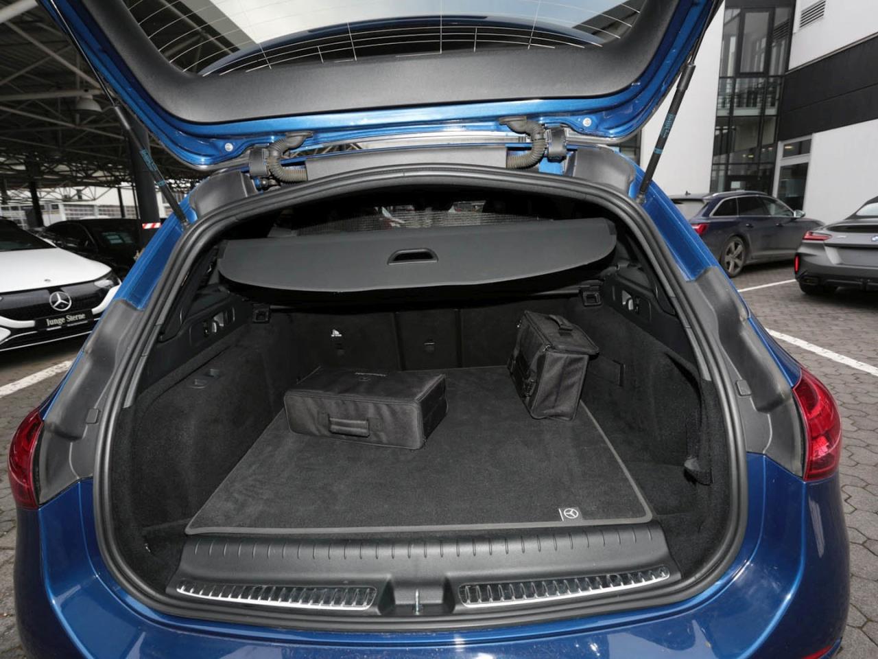 Mercedes-Benz C 300 e T AMG Night Distronic Panorama Head-Up