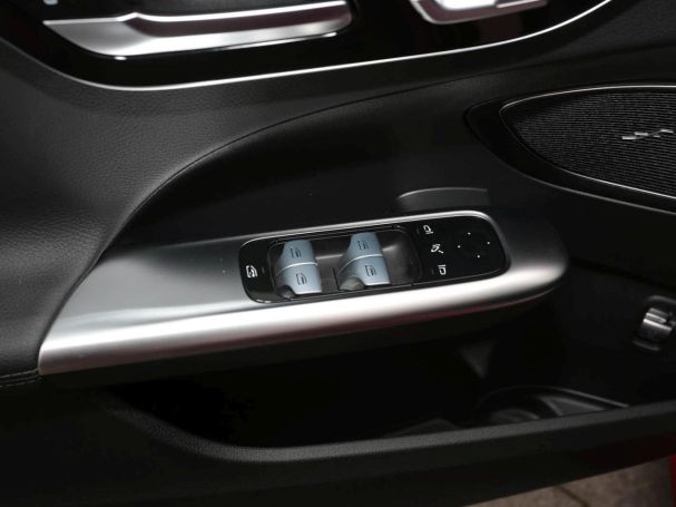 Mercedes-Benz C 200 AMG Night Panorama-Schiebedach Memory 360°