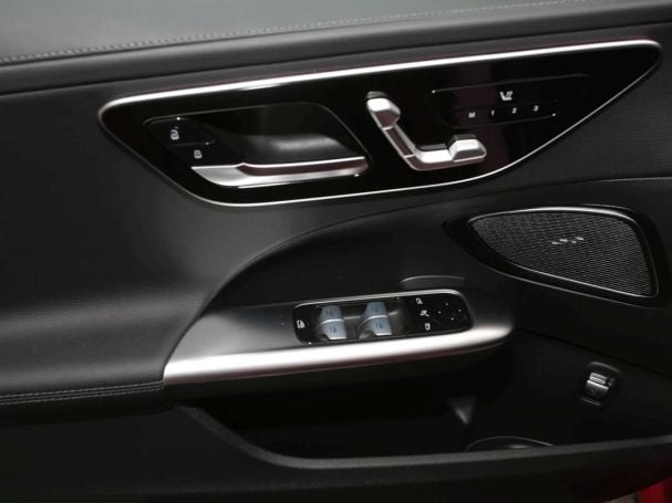 Mercedes-Benz C 200 AMG Night Panorama-Schiebedach Memory 360°