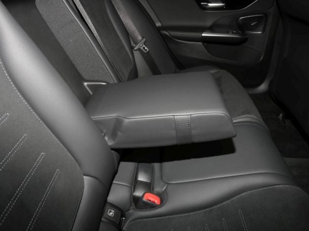 Mercedes-Benz C 200 AMG Night Panorama-Schiebedach Memory 360°