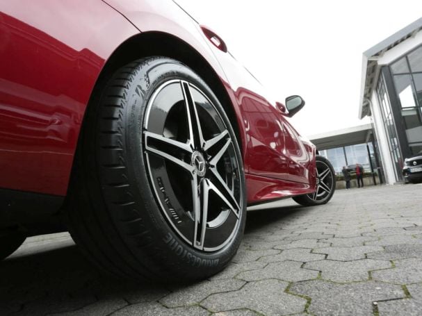 Mercedes-Benz C 200 AMG Night Panorama-Schiebedach Memory 360°