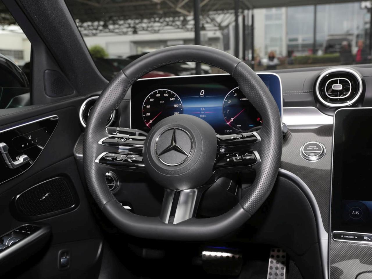 Mercedes-Benz C 200 AMG Night Panorama-Schiebedach Memory 360° Mercedes-Benz C 200 AMG Night Panorama-Schiebedach Memory 360°