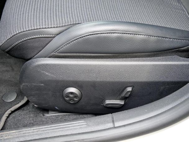 Mercedes-Benz C 200 Avantgarde Night Navi Panorama Kamera