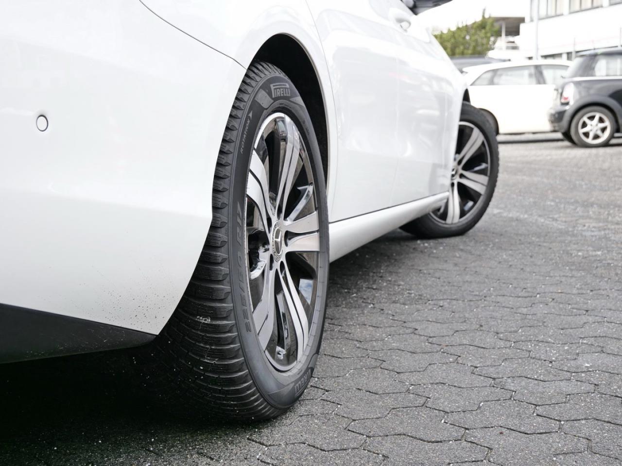 Mercedes-Benz C 200 Avantgarde Night Navi Panorama Kamera