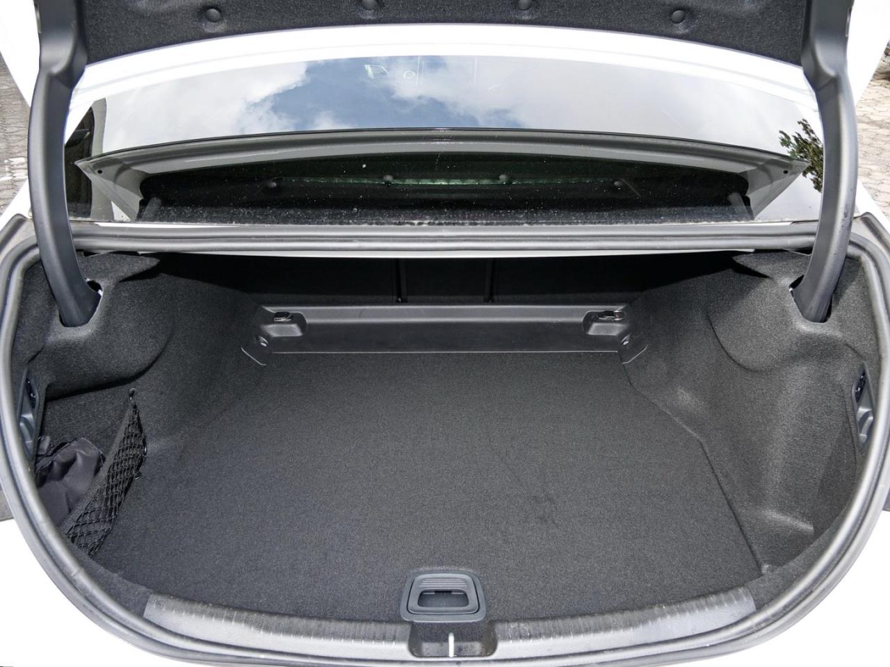 Mercedes-Benz C 200 Avantgarde Night Navi Panorama Kamera