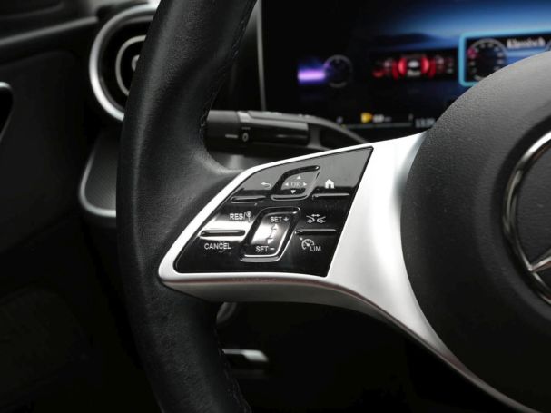 Mercedes-Benz C 220 d Avantgarde Navi Distronic Kamera Park-P Mercedes-Benz C 220 d Avantgarde Navi Distronic Kamera Park-P
