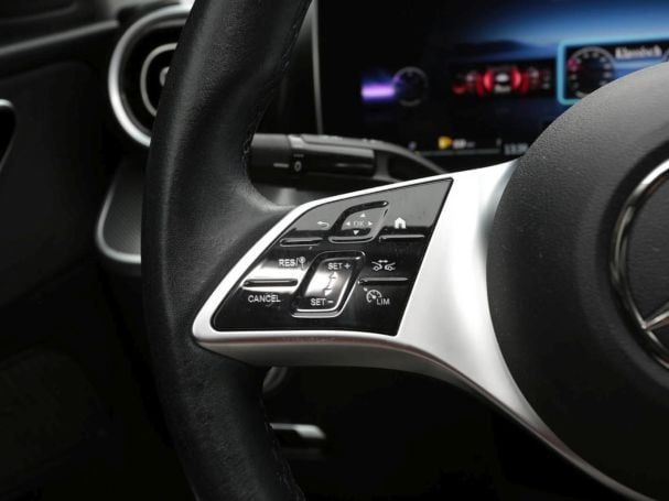 Mercedes-Benz C 220 d Avantgarde Navi Distronic Kamera Park-P