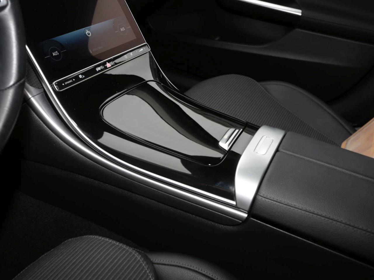 Mercedes-Benz C 220 d Avantgarde Navi Distronic Kamera Park-P